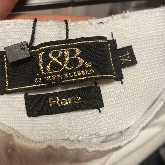 NWT Lucky and Blessed White Flare Stretch Jeans XL - Picture 6 of 7